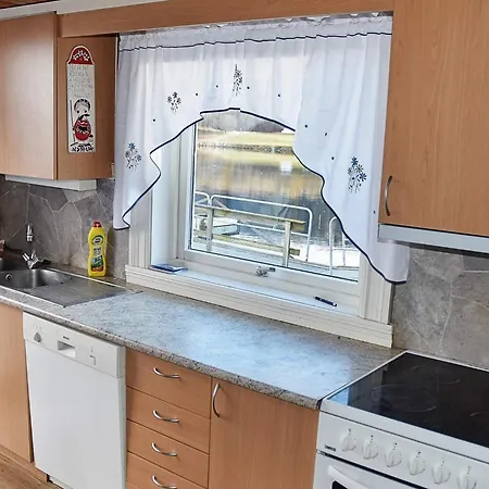 6 Person In Oksvoll